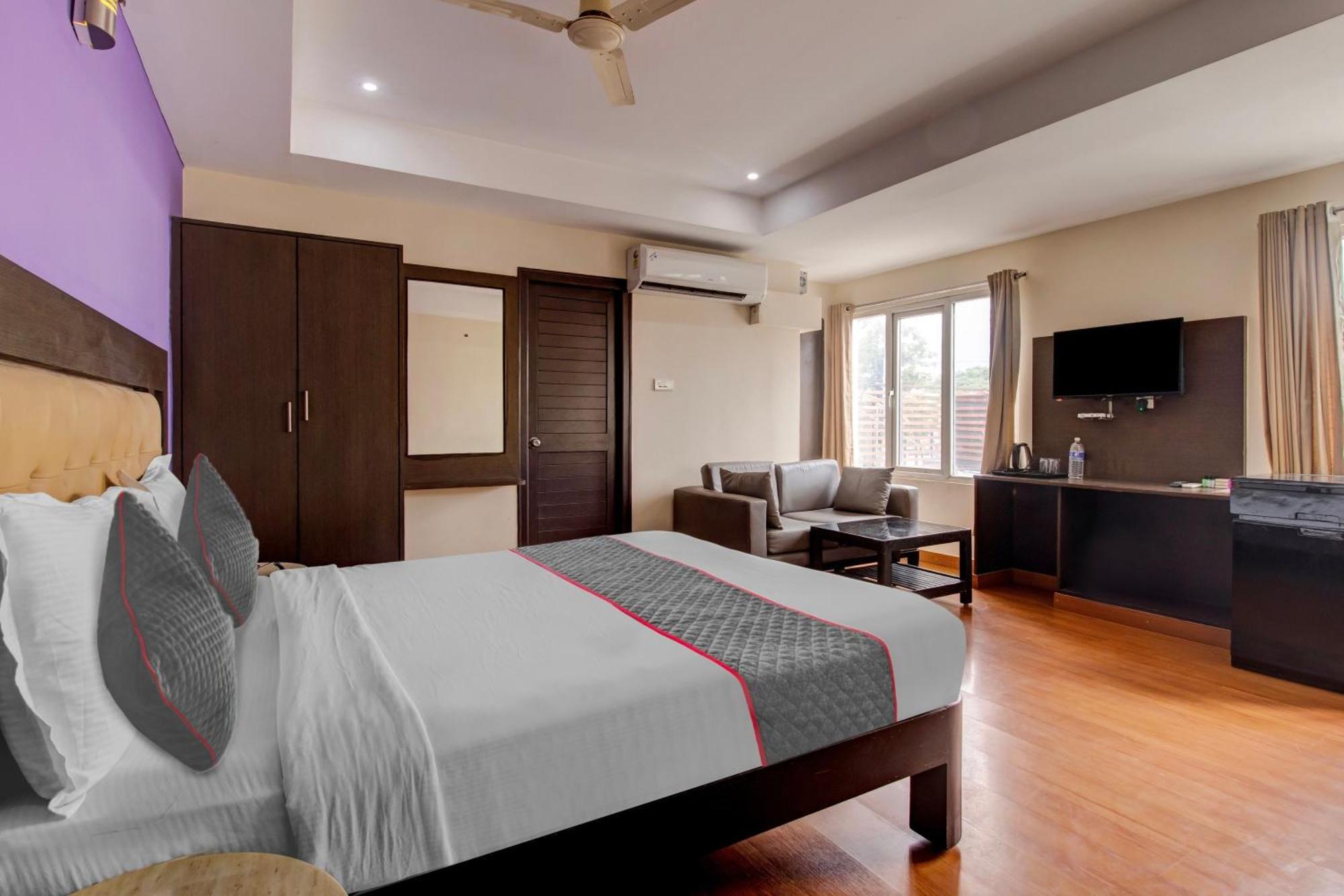 Udayee International Hotel Tirupati Exterior photo